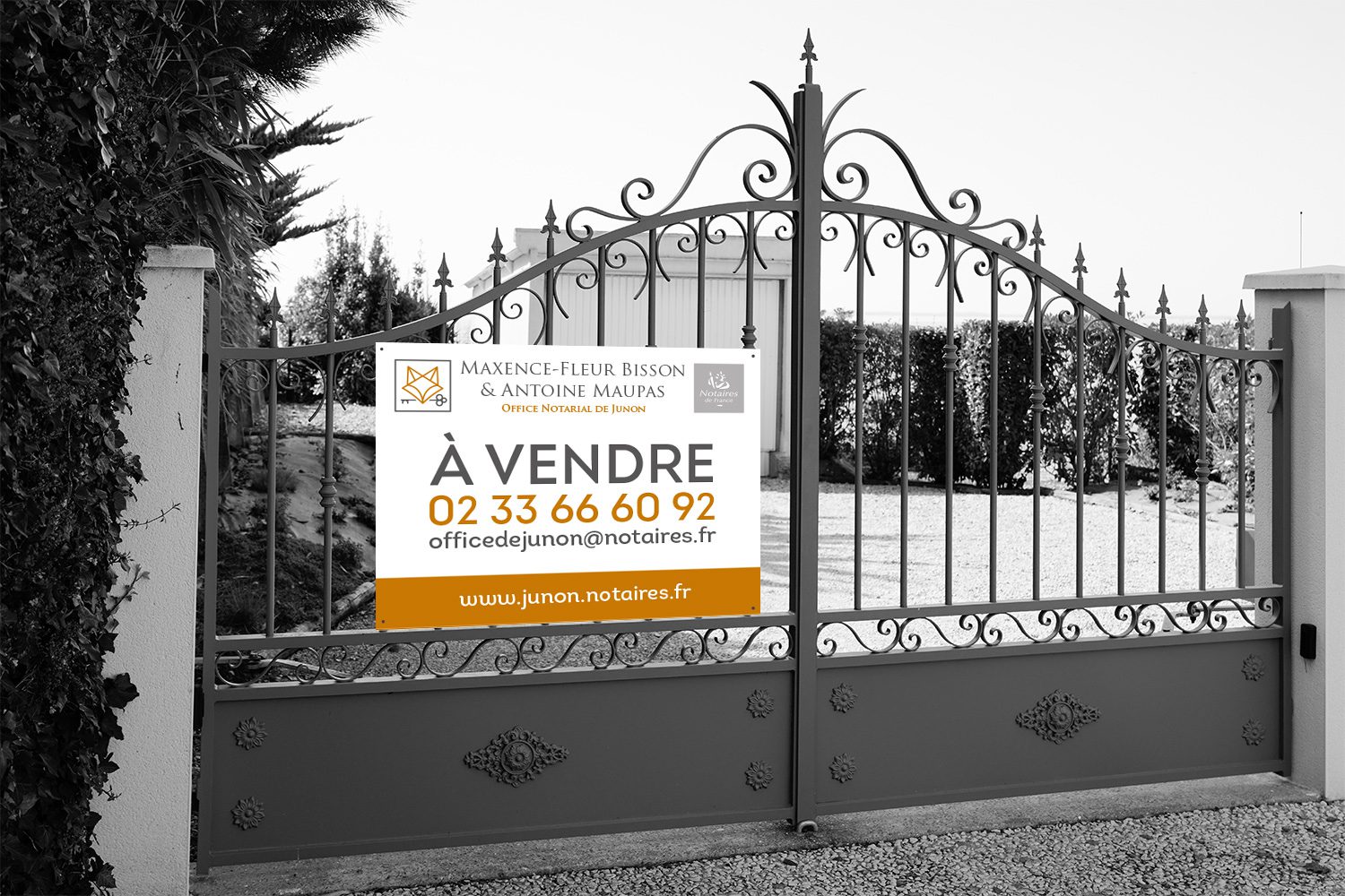 Panneau immobilier décliné avec l’identité visuelle de l’Office Notarial de Junon